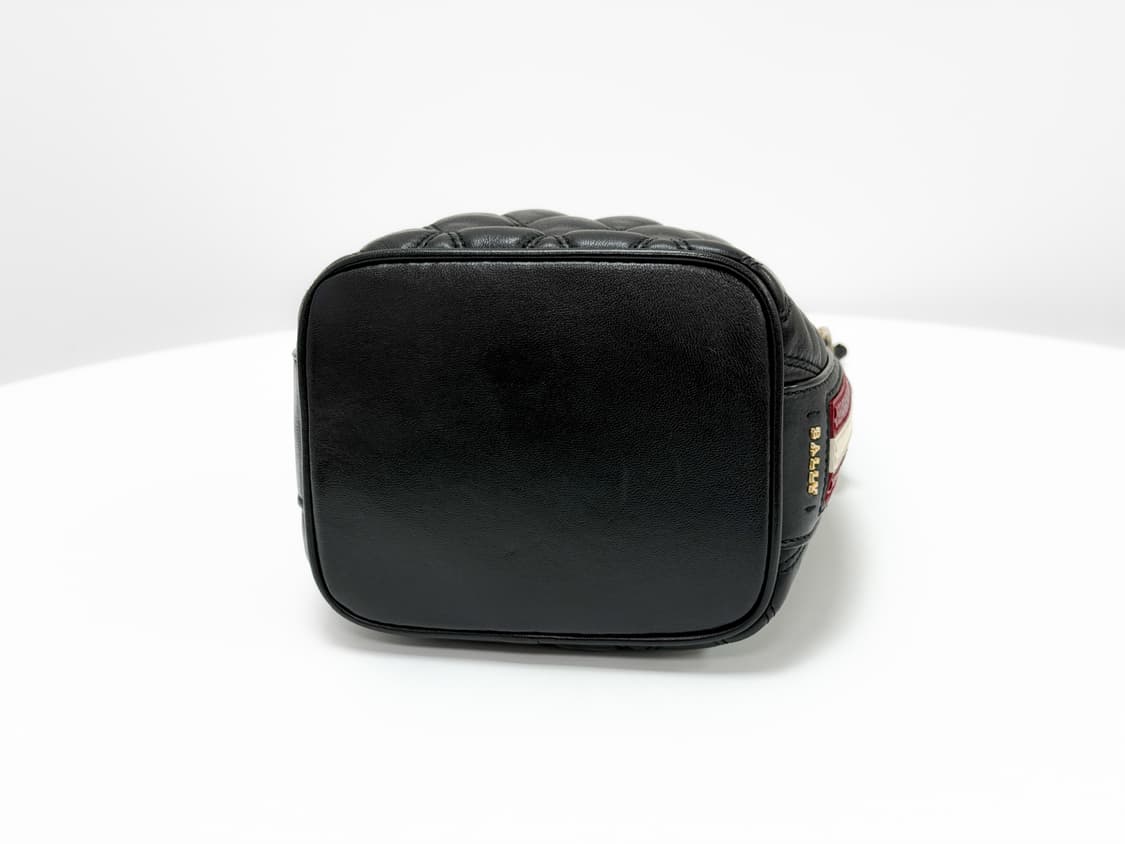 발리 퀼팅 레더 드로우스트링 버킷백 상품이미지7