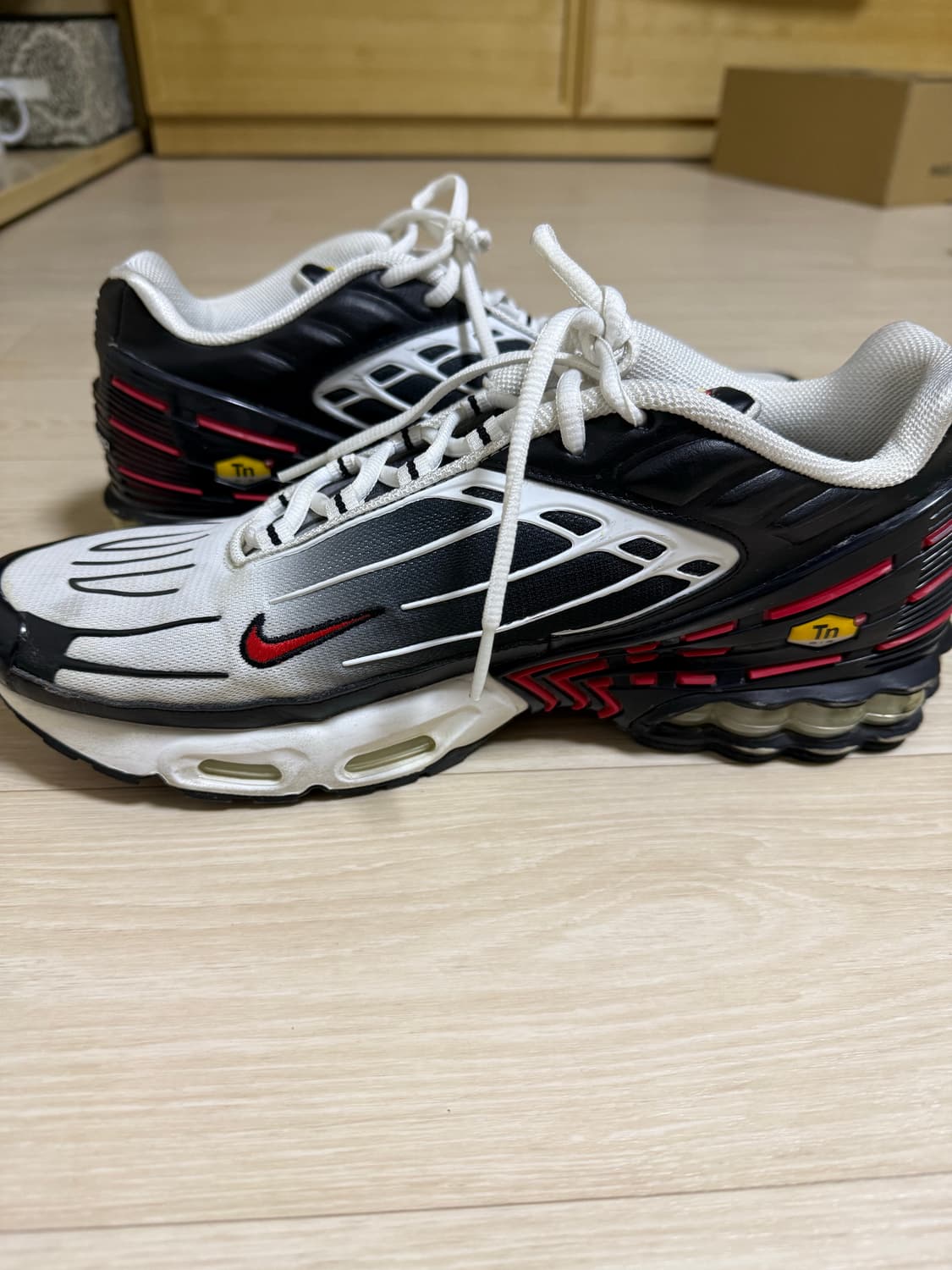 나이키 에어맥스 플러스 화이트 블랙 300 상품이미지4