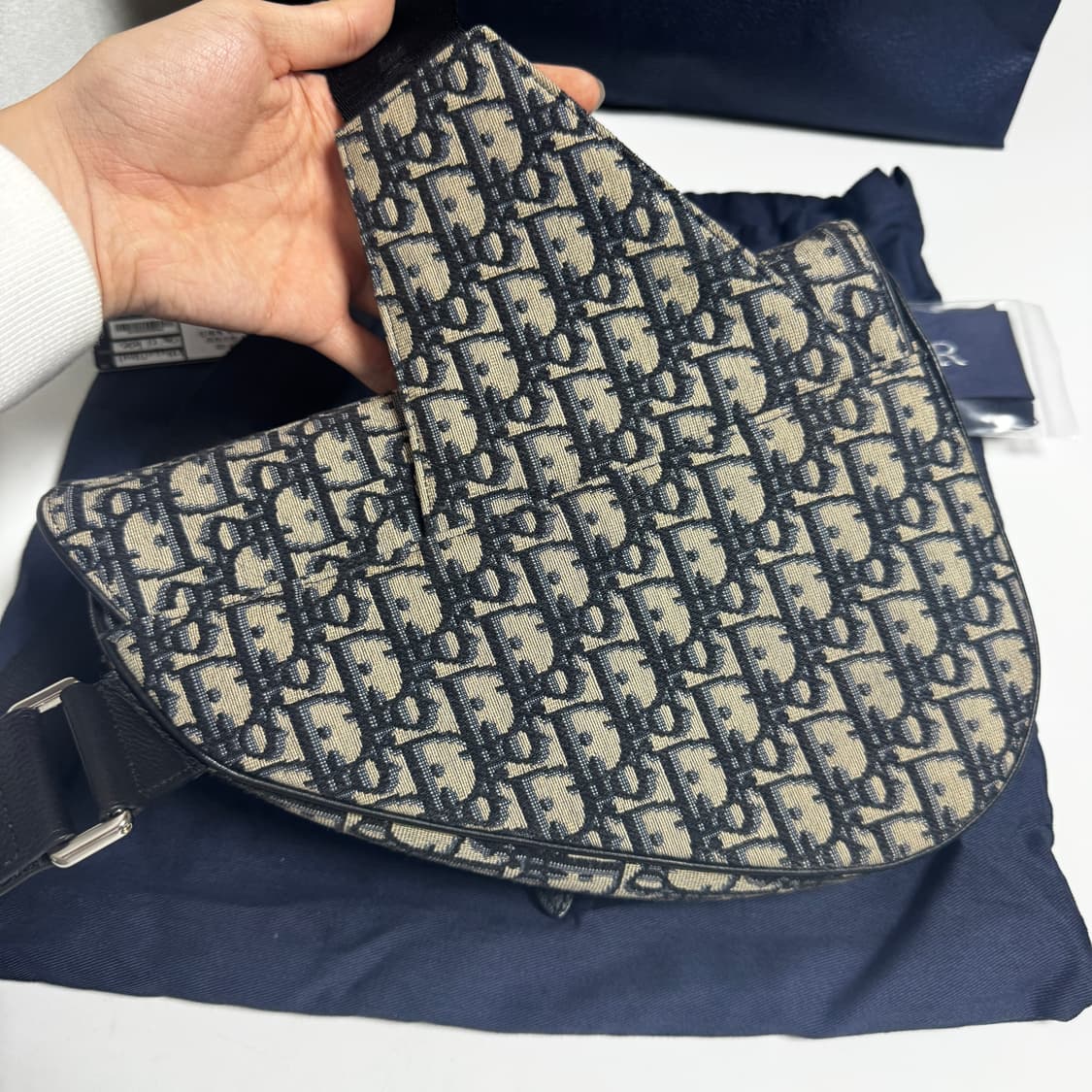 디올 오블리크 새들백 미듐 상품이미지3