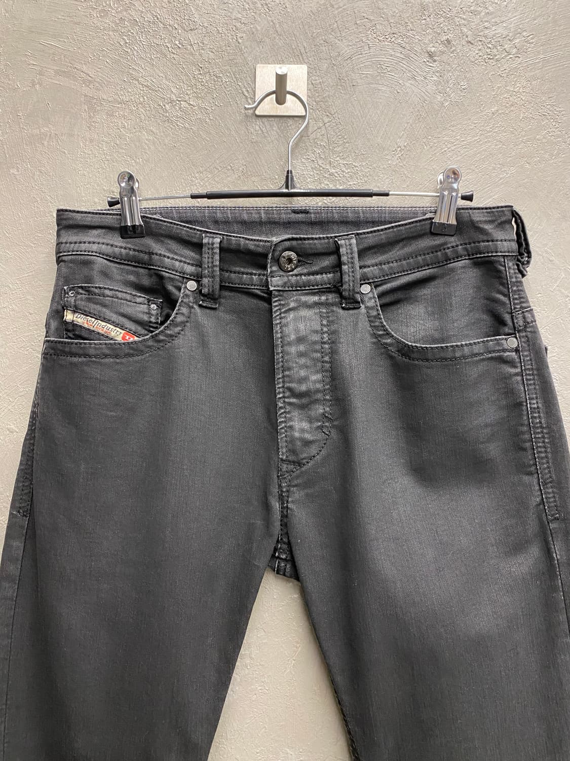 [28] Diesel 디젤 THAVAR 블랙 코팅 슬림진 상품이미지3