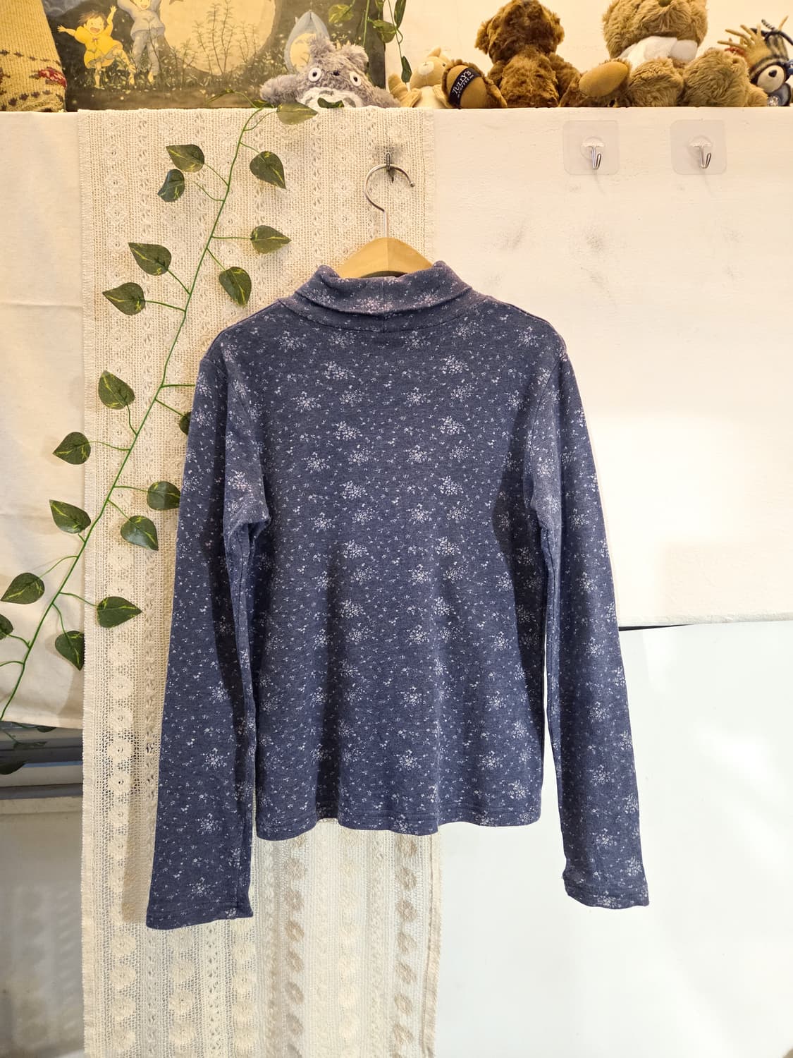 뮤트 블루 잔꽃 목폴라 슬리브 상품이미지4