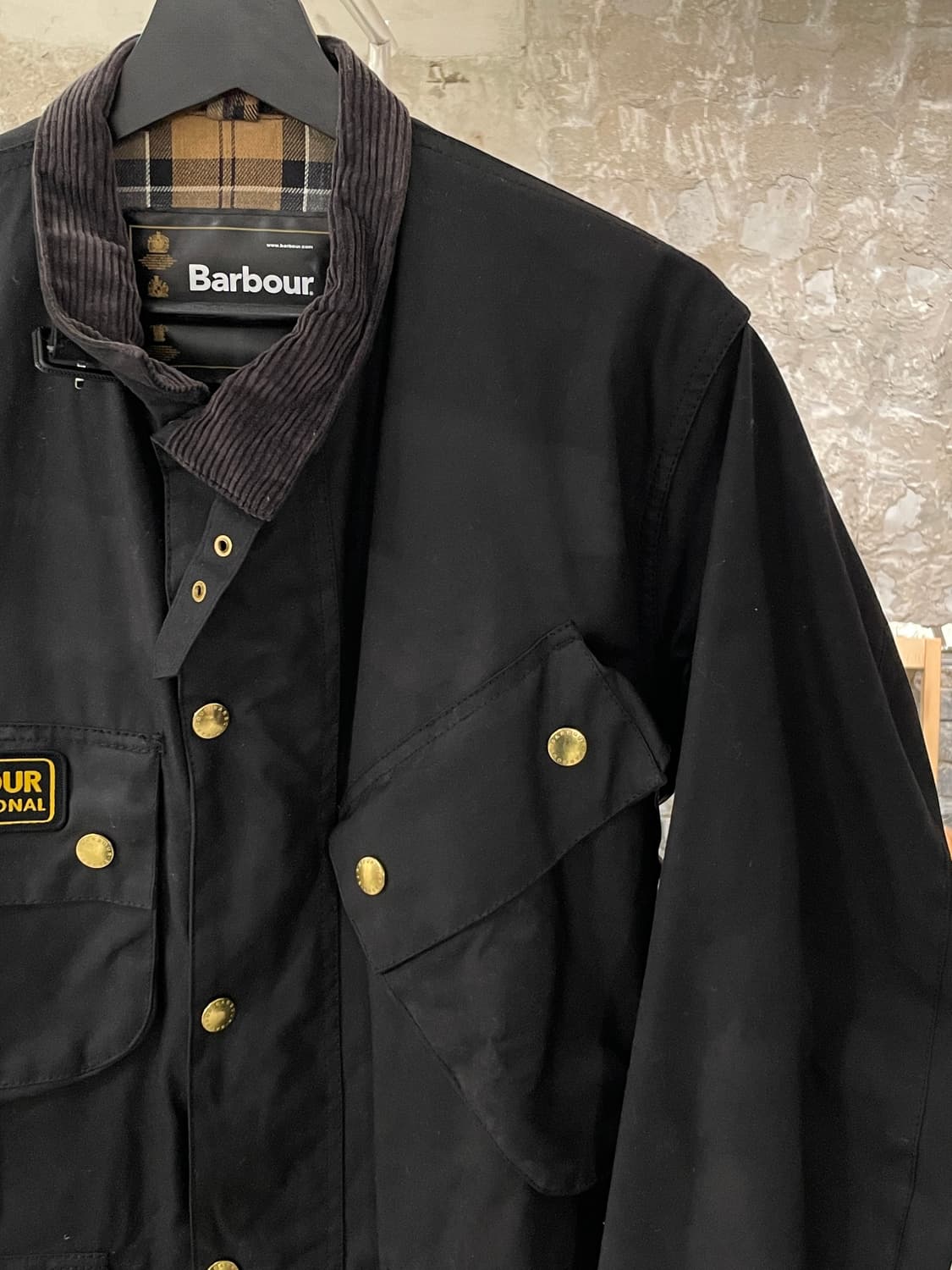 바버 인터내셔널 21A/W 블랙 금장 버튼 왁스 자켓 상품이미지3