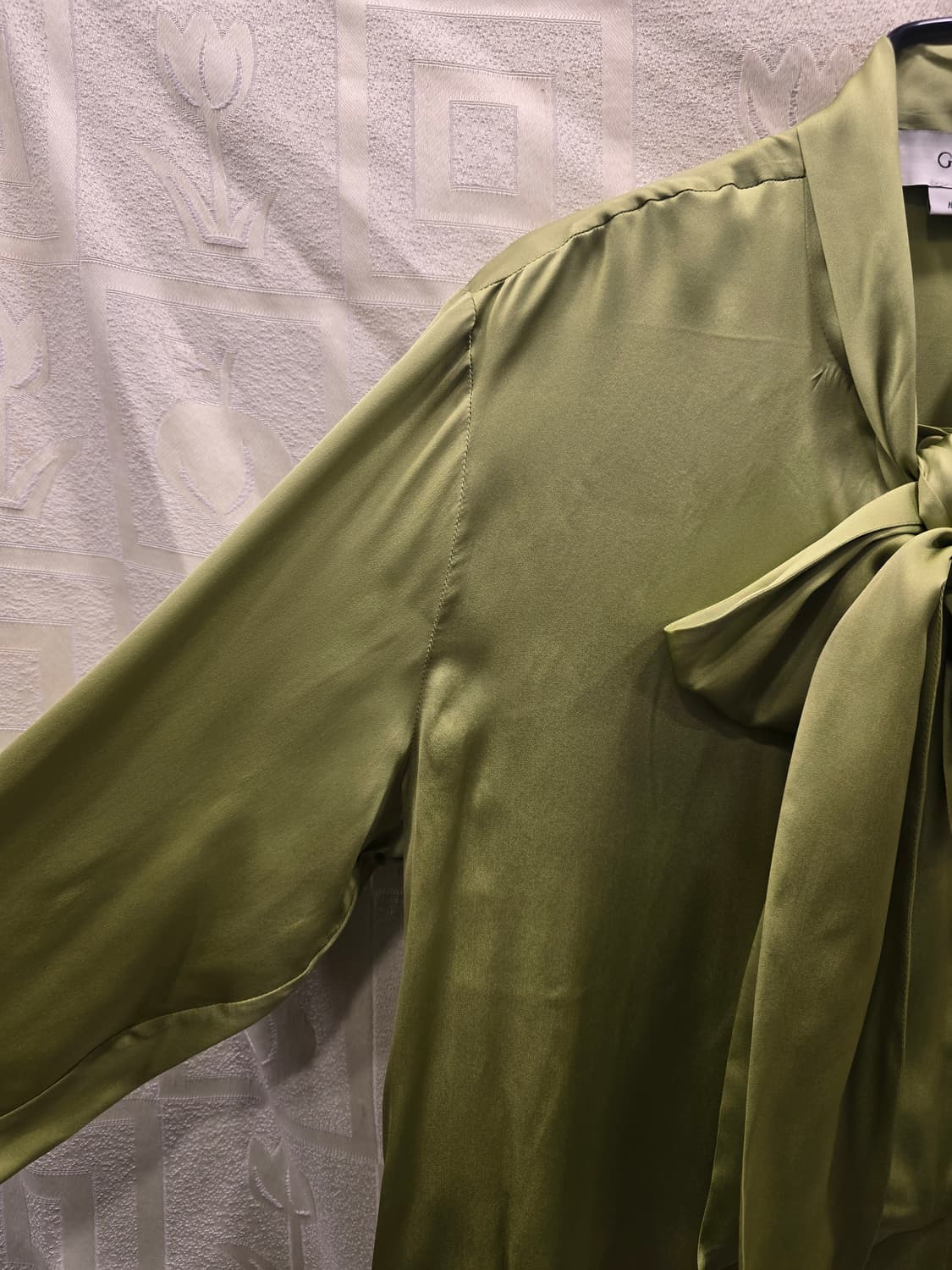 새상품) 구찌 GUCCI 유니폼 리본 블라우스 올리브 그린 실크 36(S 상품이미지3