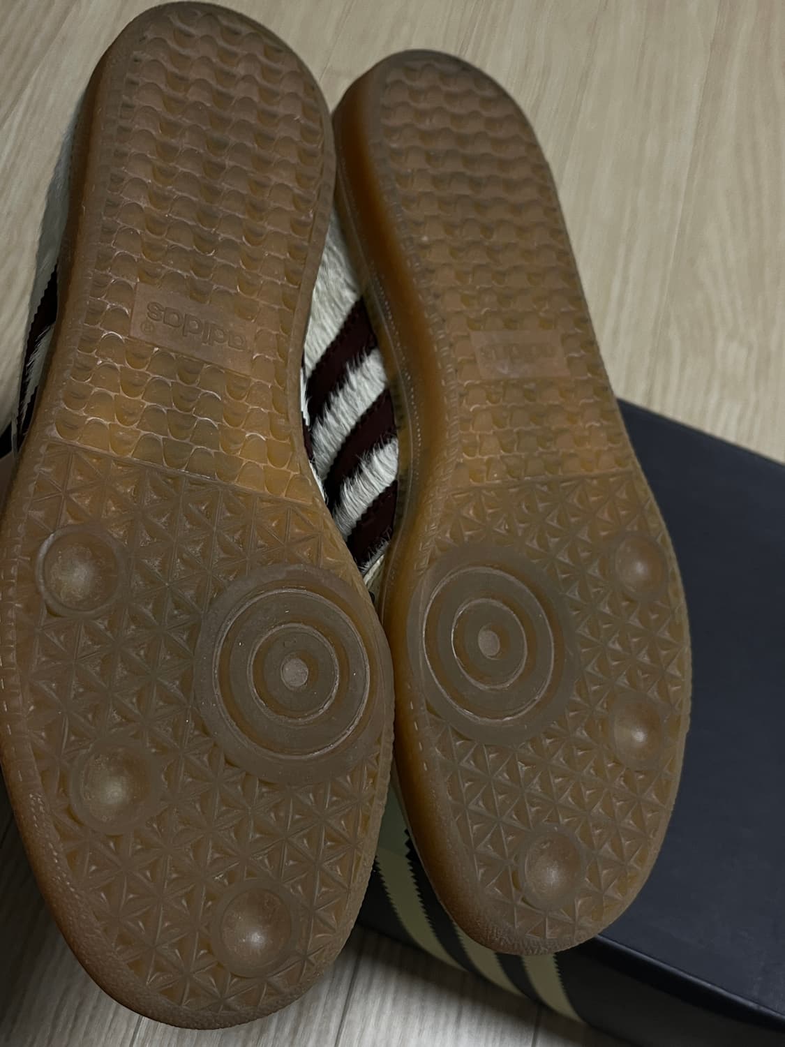 아디다스 x 웨일스 보너 포니 토널 삼바 크림 화이트 미스테리 브라운 상품이미지4