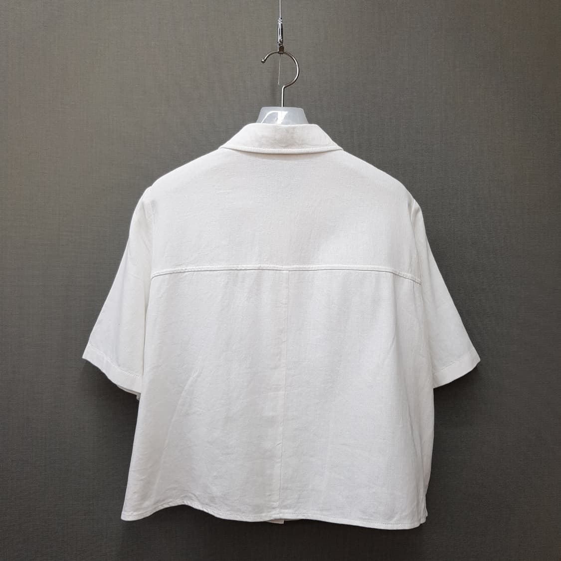 아떼(Athe) 2024 린넨 혼방 포켓 배색 반팔 블라우스 38사이즈 상품이미지6