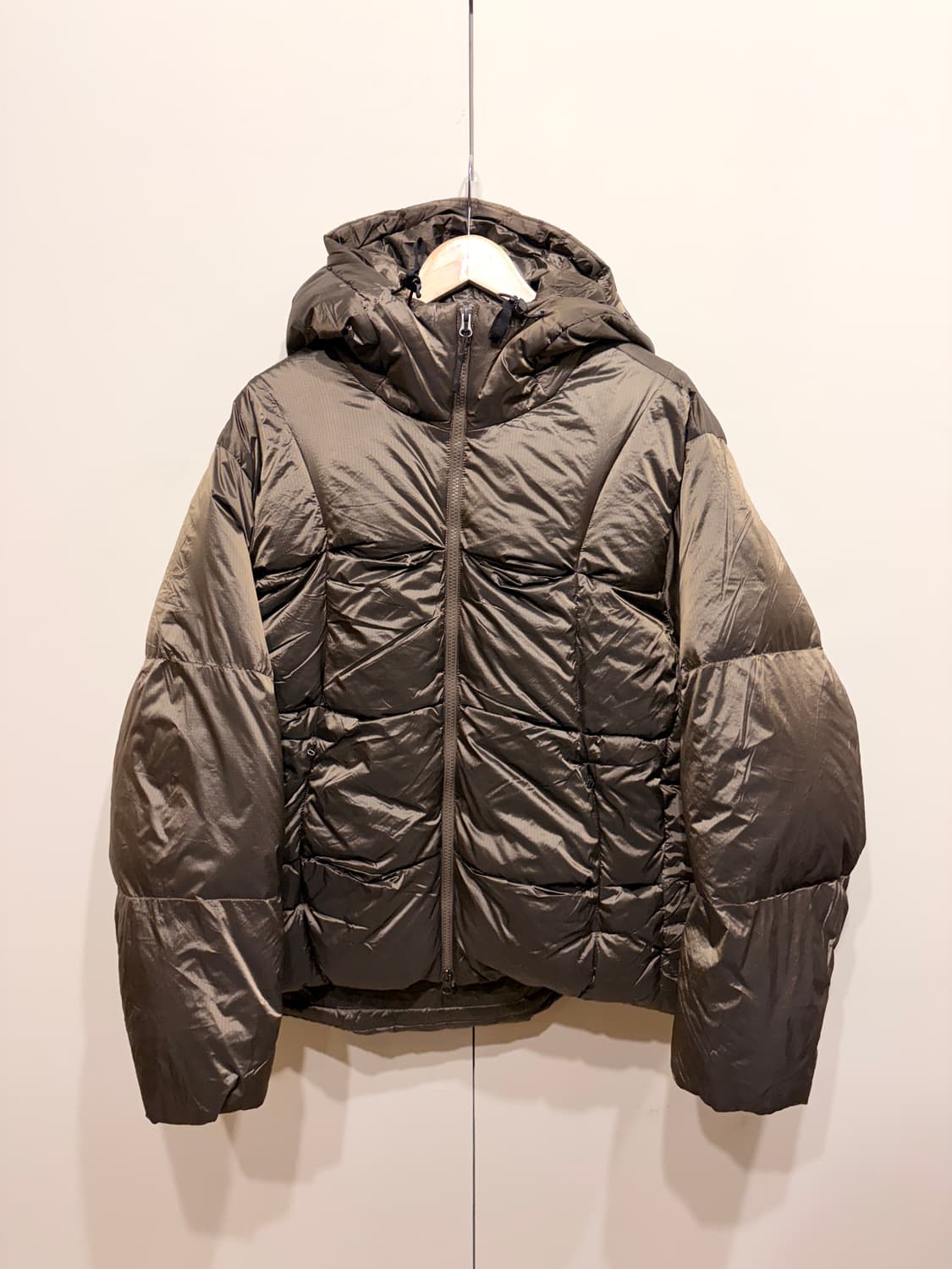 오프그리드 페이드 숏 푸퍼 구스 다운  상품이미지1