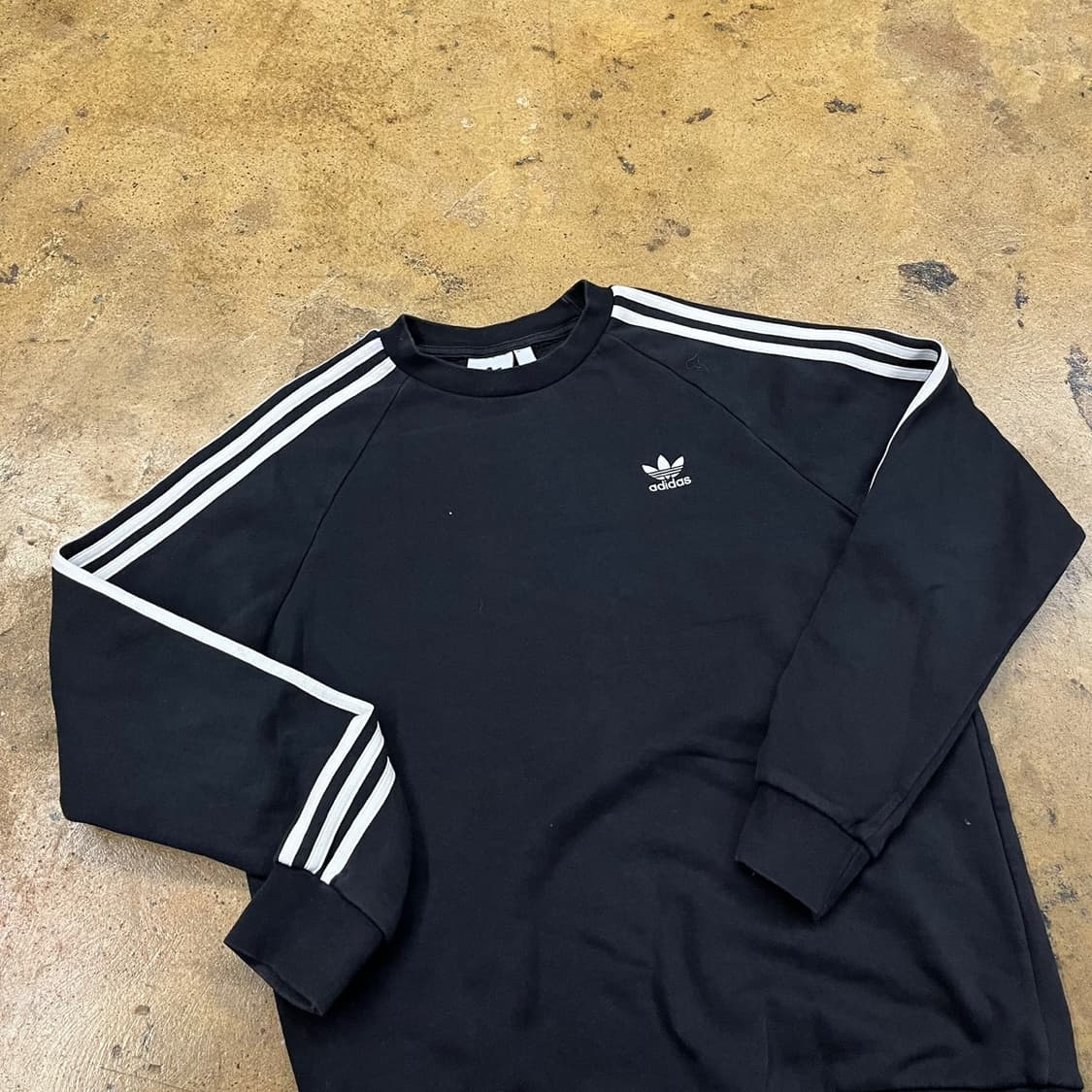 아디다스 검흰 블랙 맨투맨 상품이미지1