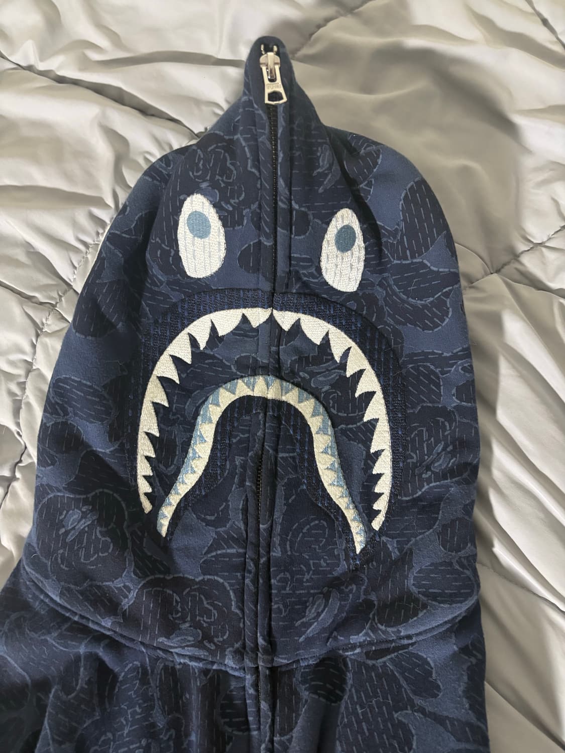 베이프 x 알파 인더스트리 샤크 풀 집 후드 네이비 판매합니다 상품이미지6