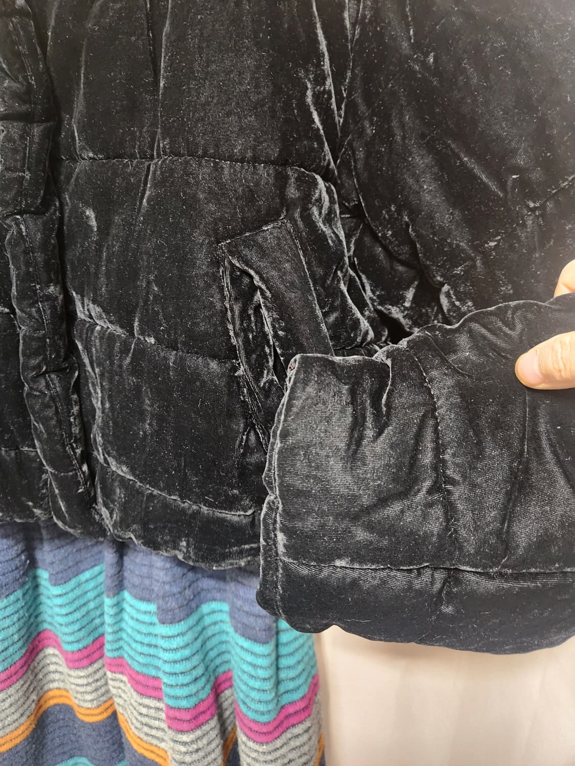 11AM 벨벳 블랙 숏패딩 점퍼 상품이미지4