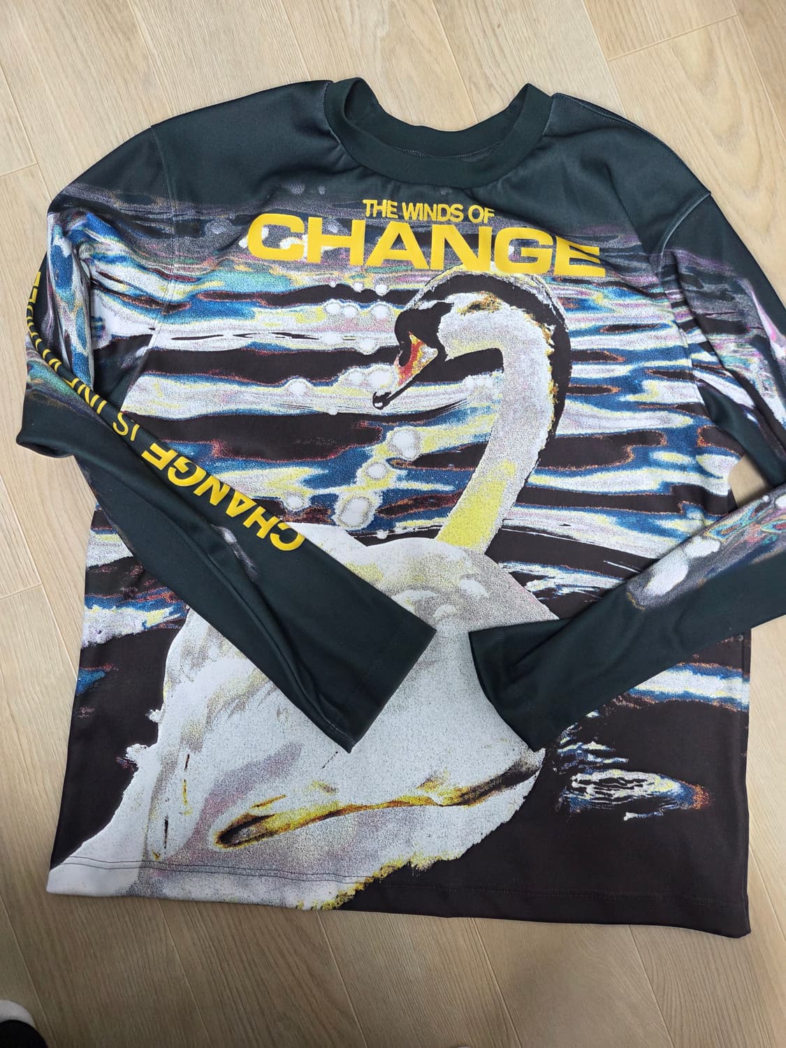 버버리 스완 프린트 롱슬리브 상품이미지1