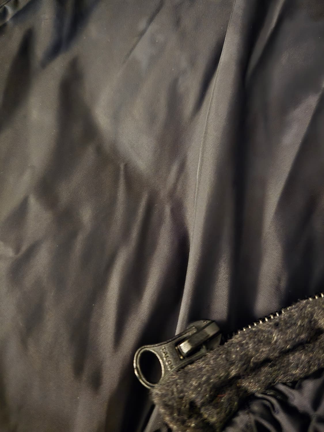 슈가케인 캐시미어,울 후드틸부착 패딩조끼입니다. 상품이미지9