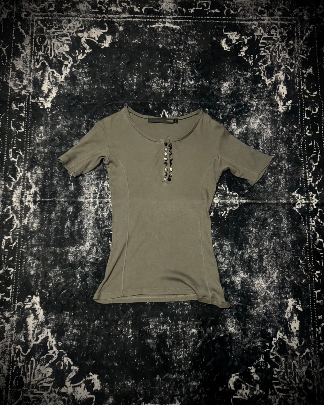 “ SCHLUSSEL” Beads Detail Short T-shirt 상품이미지1