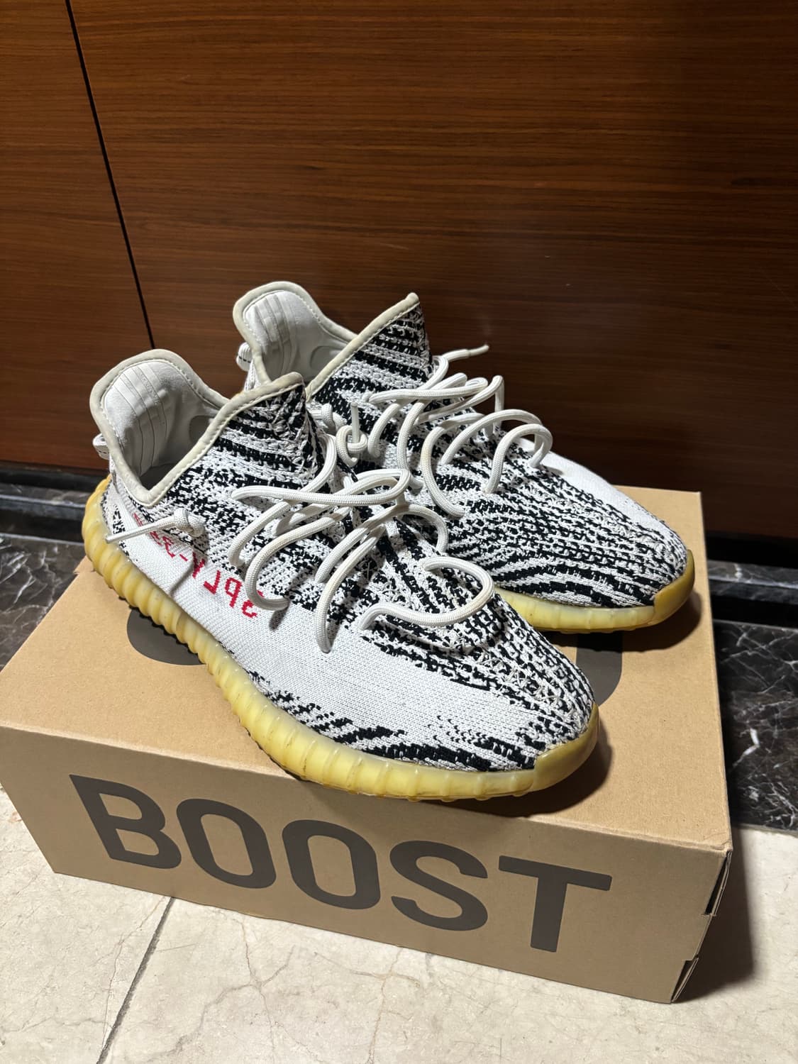 이지부스트 지브라 350 v2 300 상품이미지1