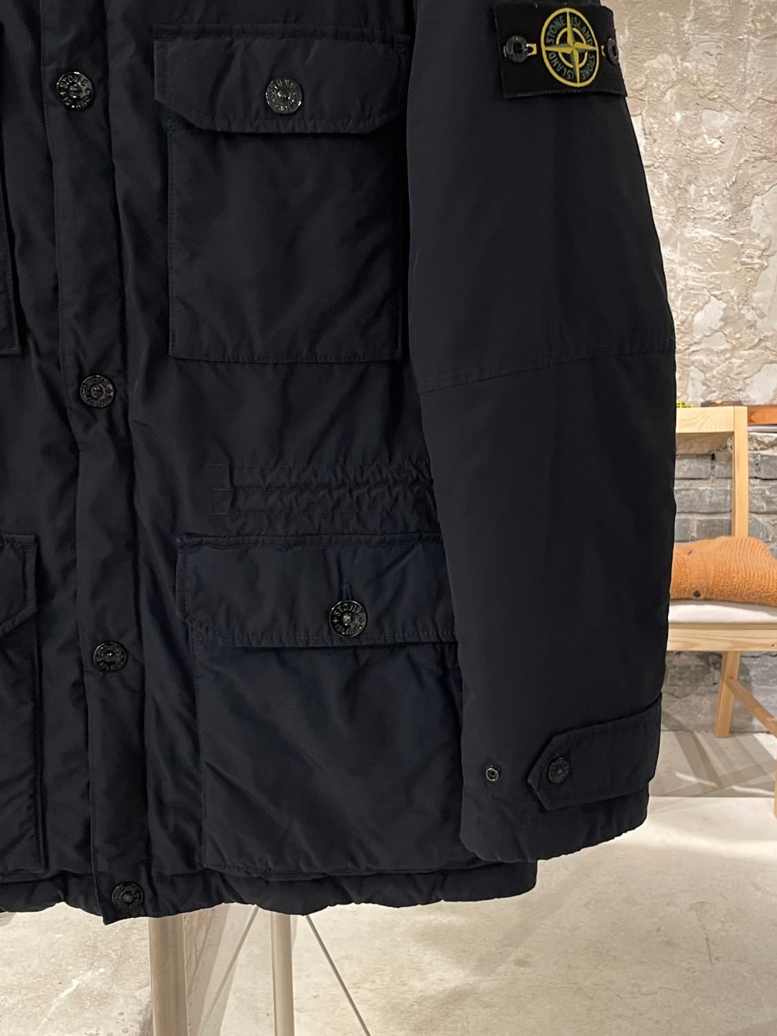 스톤 아일랜드 다크 네이비 와펜 덕 다운 패디드 자켓 상품이미지5