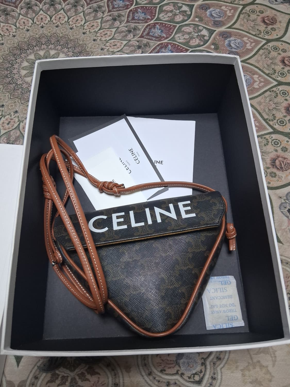 셀린느트라이앵글크로스백 상품이미지9