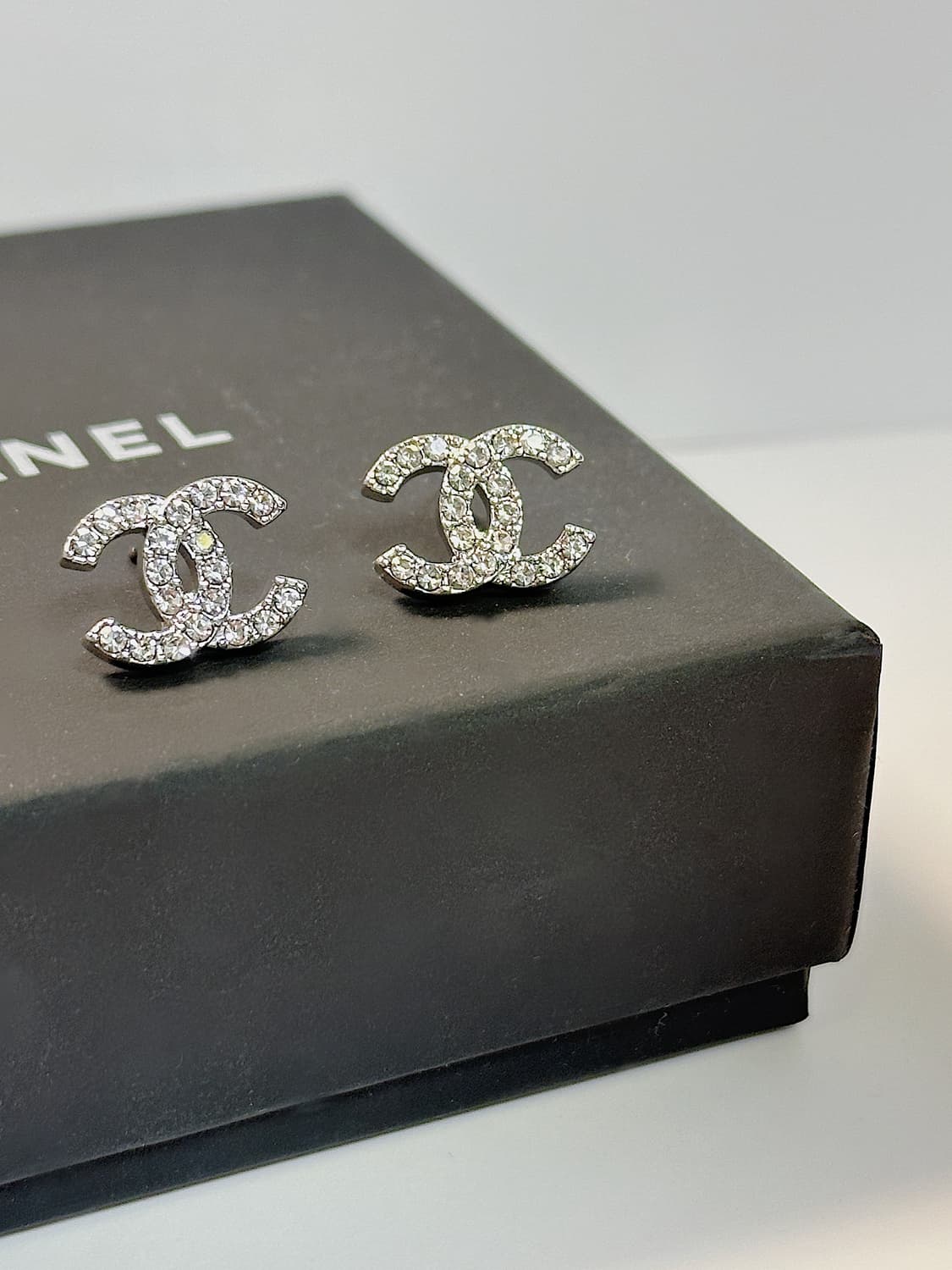 샤넬 크리스탈 업사이클링 귀걸이 실버 상품이미지1