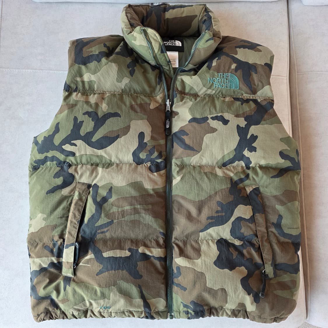일본판 노스페이스 700 센터로고 눕시조끼 카모XXL(110)
 상품이미지1