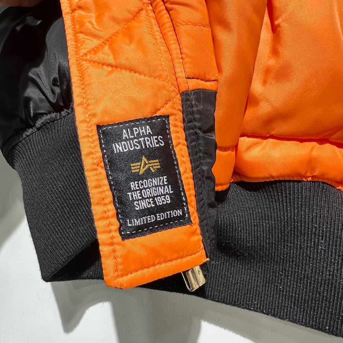 알파 인더스트리 MA-1 항공 점퍼 블랙 상품이미지9