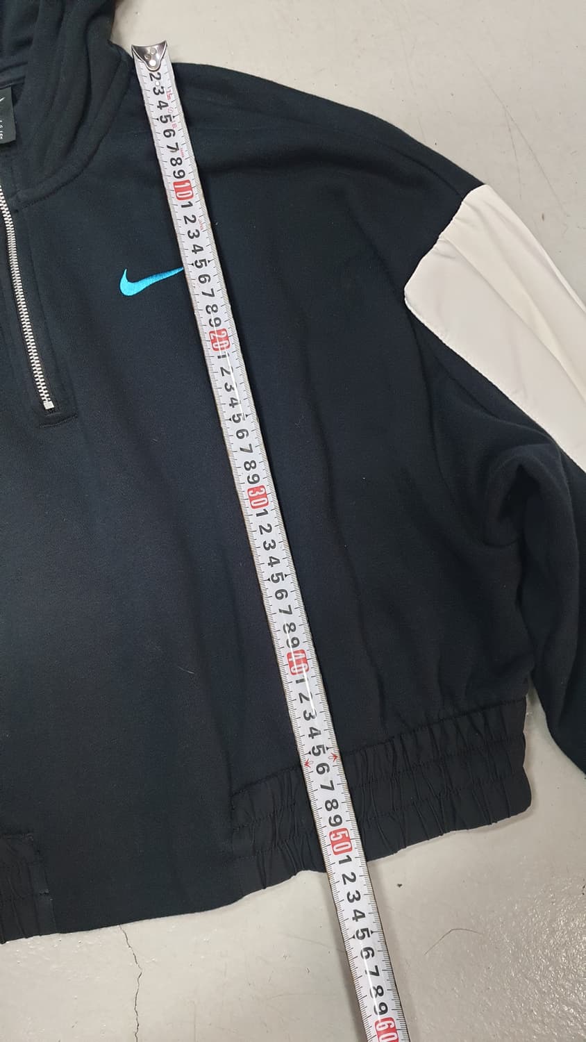 나이키 블랙/화이트 크롭 후드티xl 상품이미지3