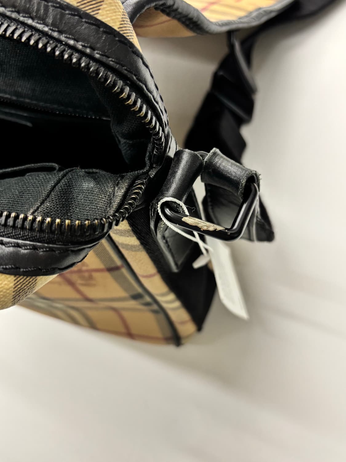 Burberry 버버리 베이지 헤이마켓 크로스백 상품이미지8