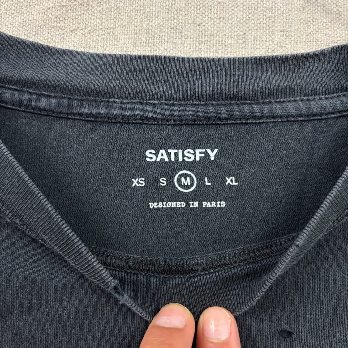 새티스파이 모스테크 러닝 반팔 티셔츠 에이지드 블랙  상품이미지2