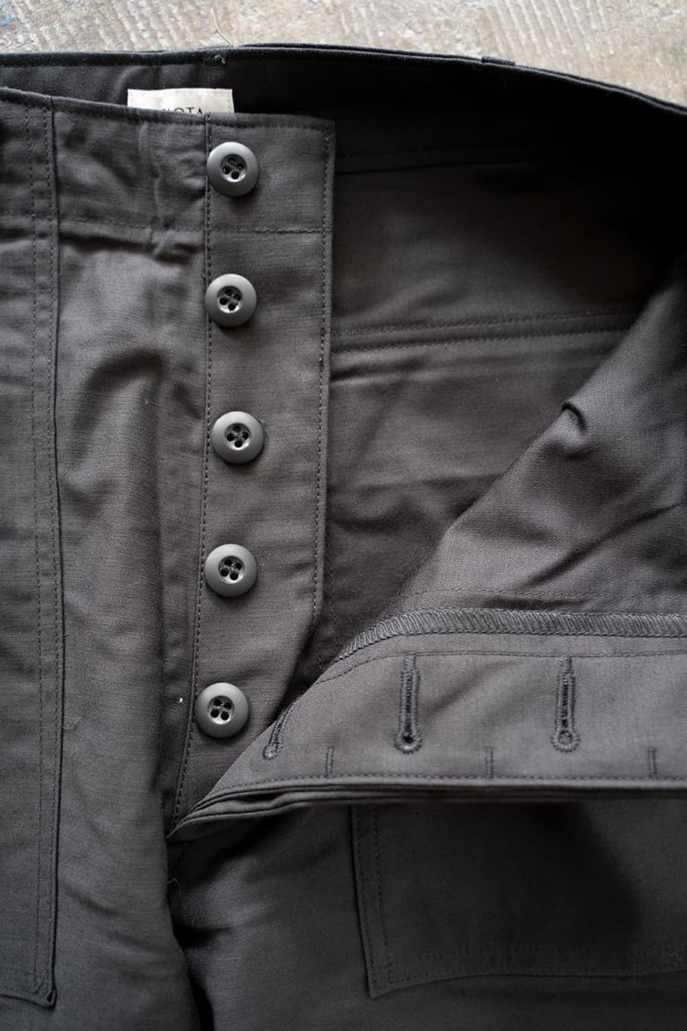 시오타 수빈코튼 백사틴 베이커팬츠 상품이미지4