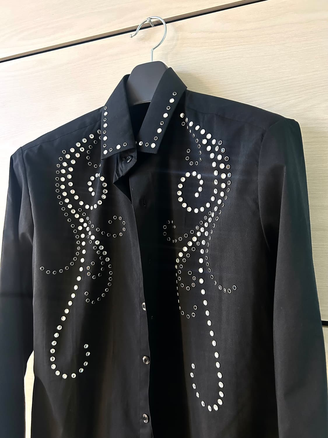 Crystal stud detail black shirt 상품이미지1