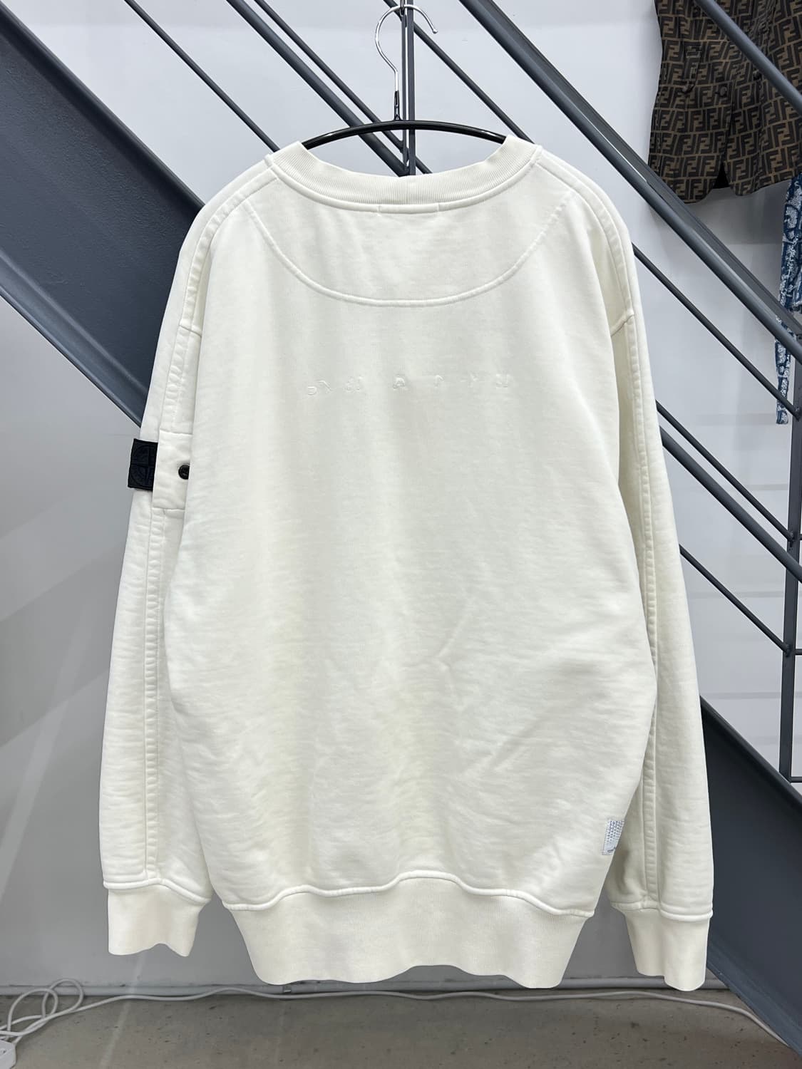 스톤아일랜드 23SS 쉐도우 프로젝트 와펜 맨투맨 상품이미지4