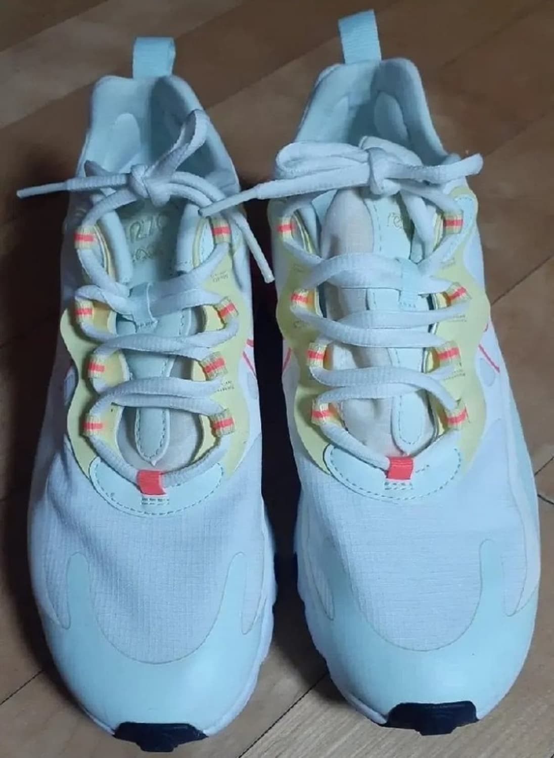 나이키 에어맥스270 리액트 페일 245 상품이미지2