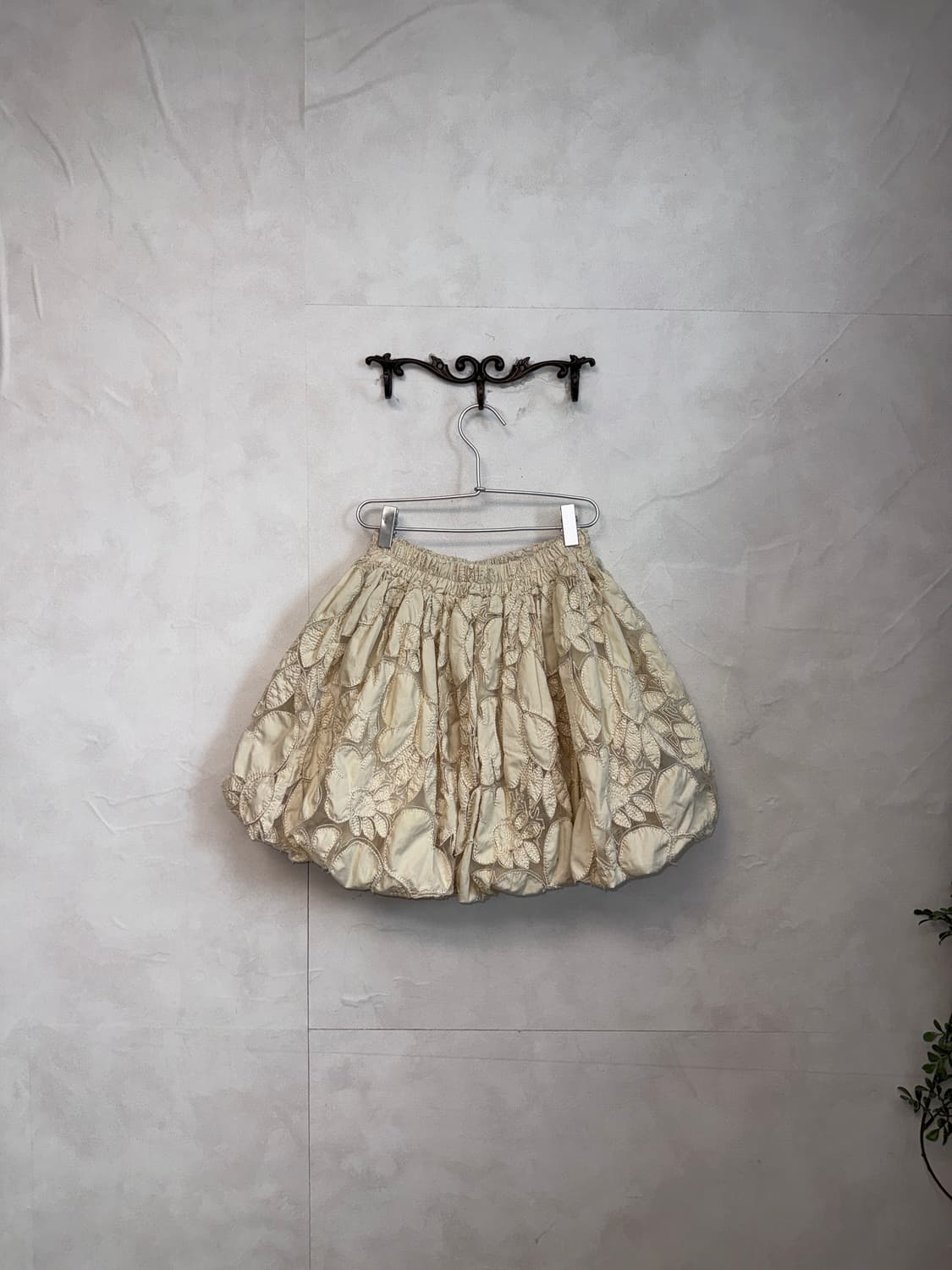 Ivory flower embossed balloon skirt 상품이미지3