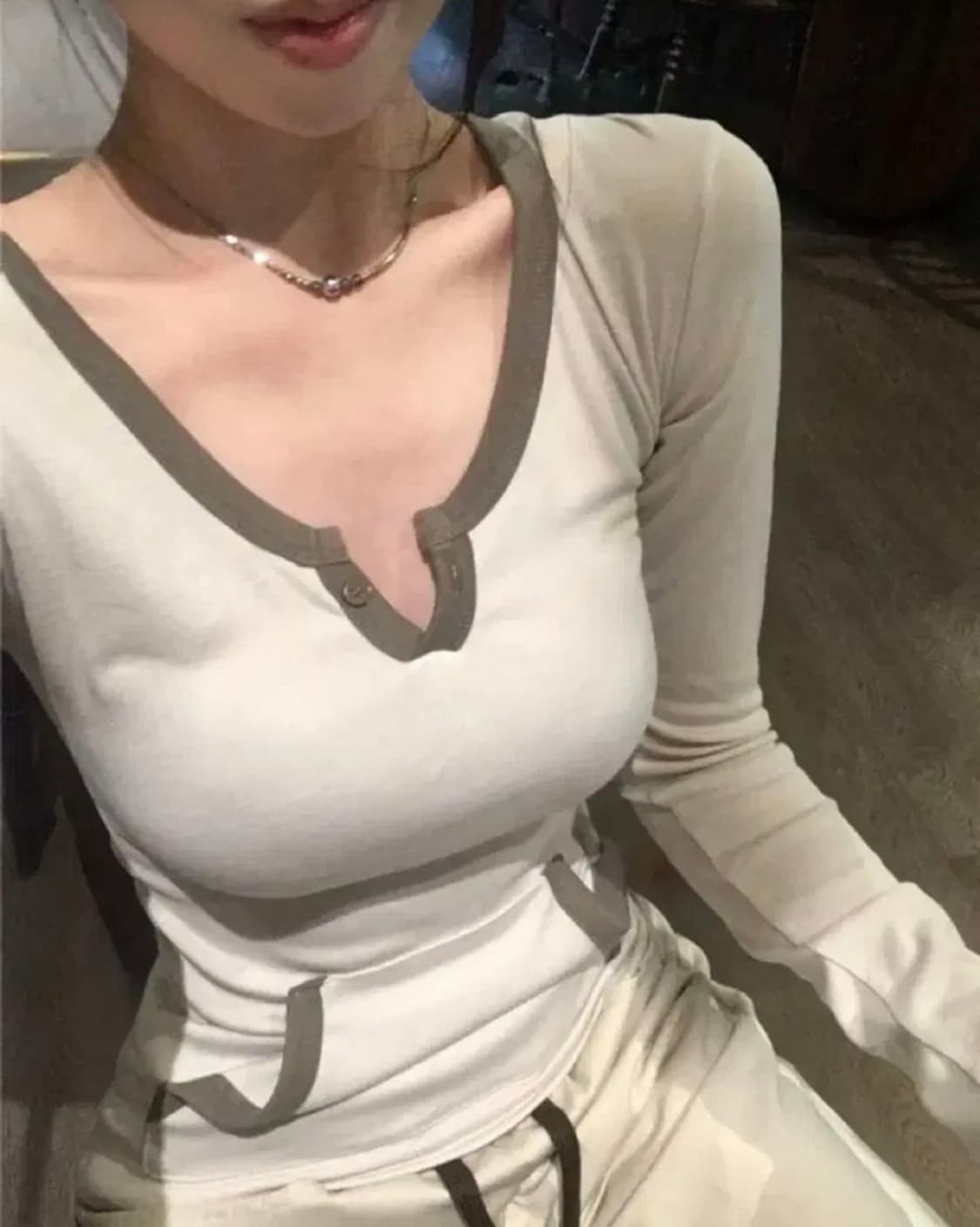 (새상품) 베이지 후드 슬림핏 긴팔티 상품이미지1