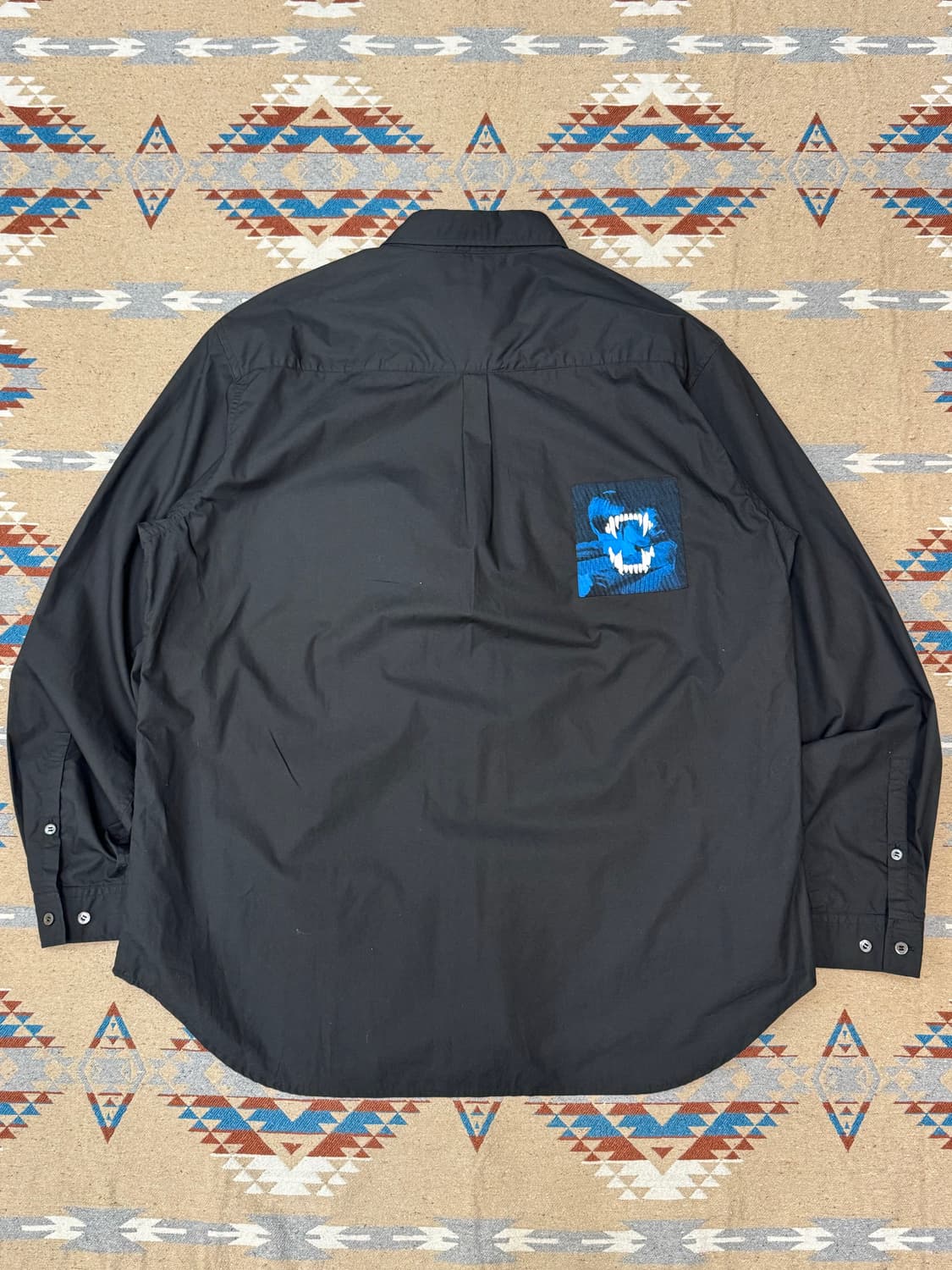 [5] 언더커버 랜덤 프린트 패치 셔츠 블랙 25SS 상품이미지5