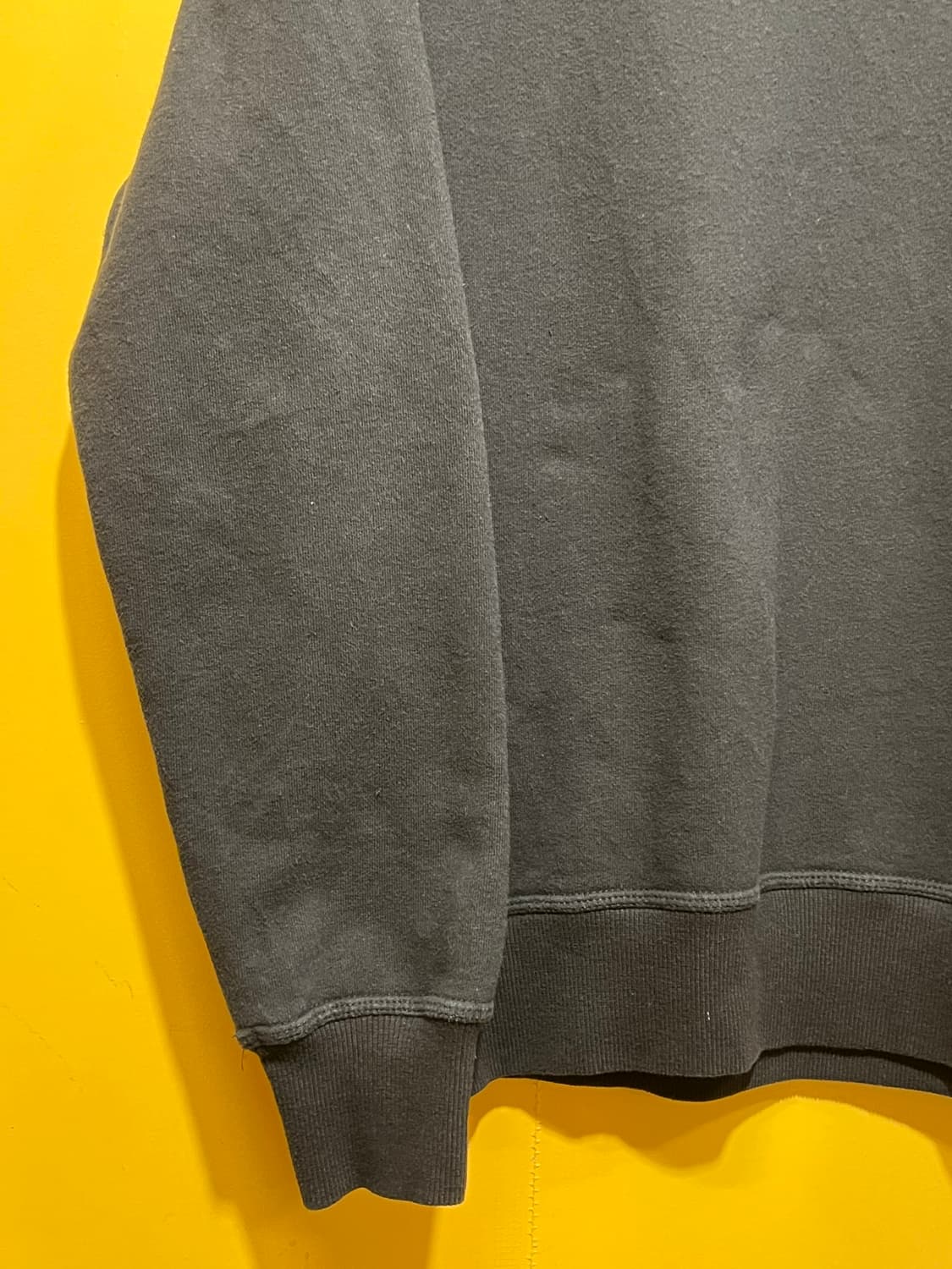 10s [M] 러셀 프리미엄 플리스 맨투맨 블랙 상품이미지4