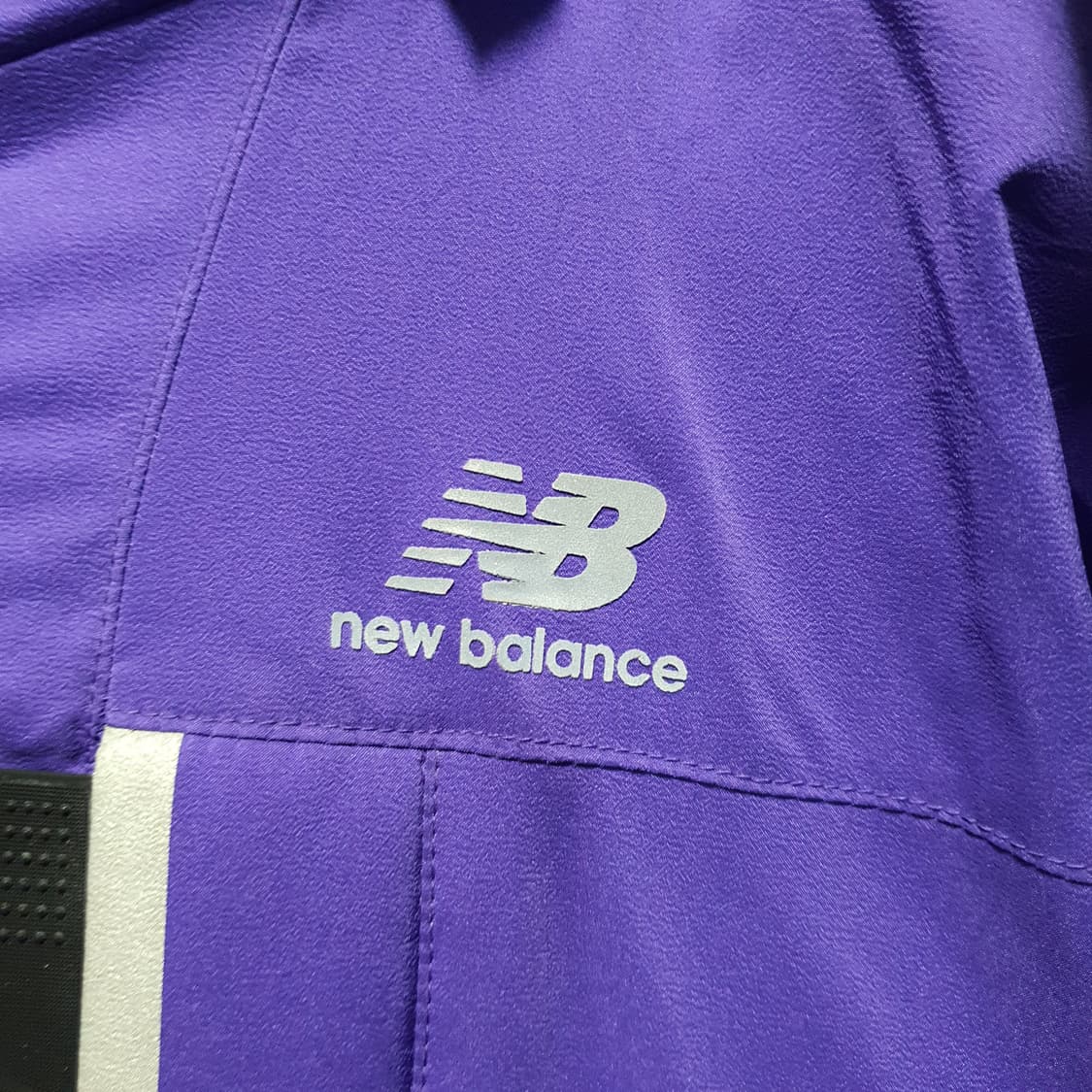 뉴발란스 남성 덕다운 스카치리플렉티브 로고 패딩  상품이미지3