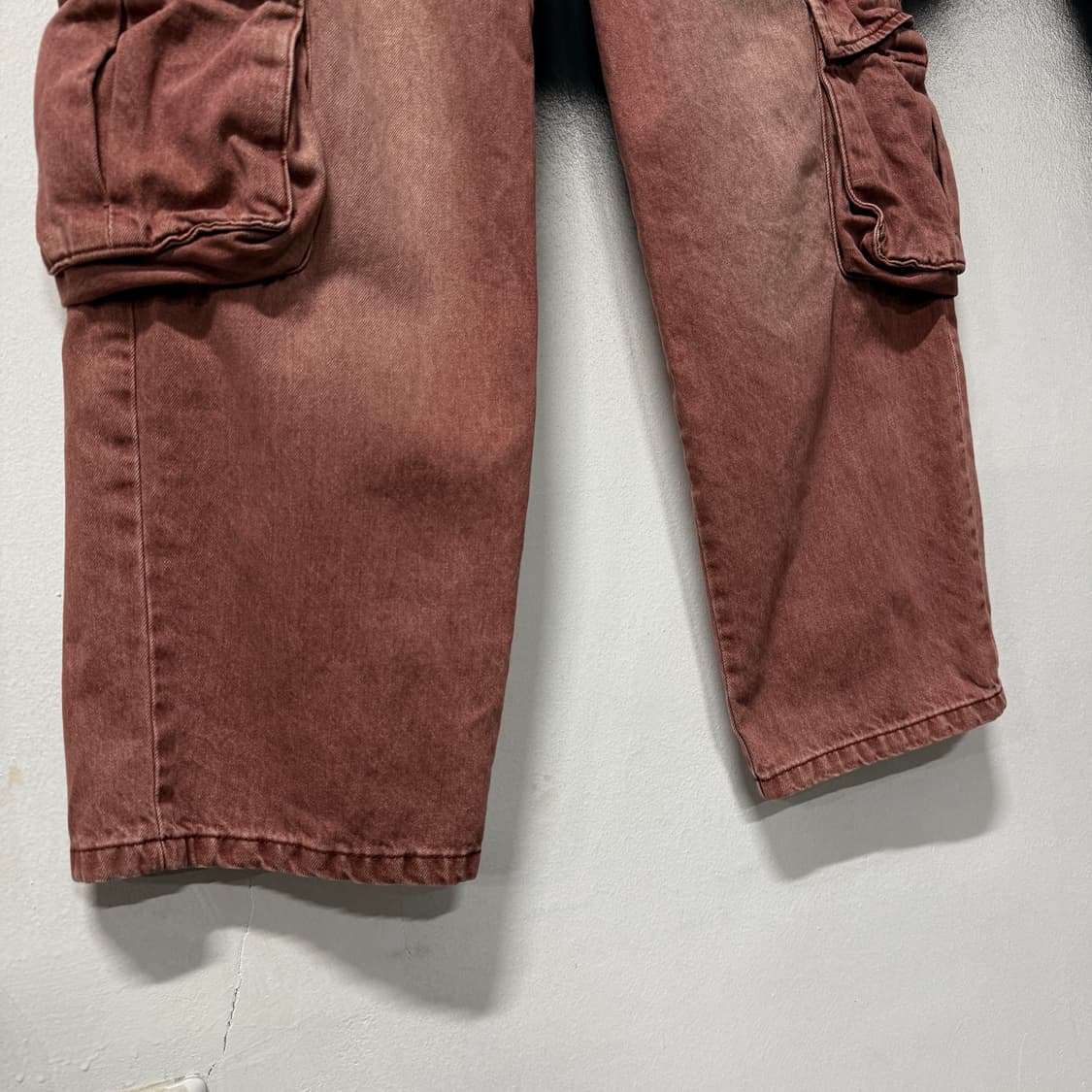 Xtonz 핑크 워싱 카고 세미 벌룬핏 와이드 데님 팬츠 상품이미지5