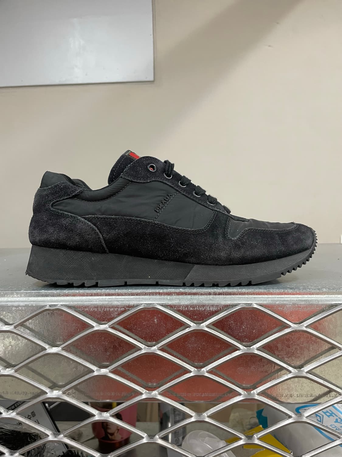 프라다 스웨이드 스니커즈 블랙 39 상품이미지4