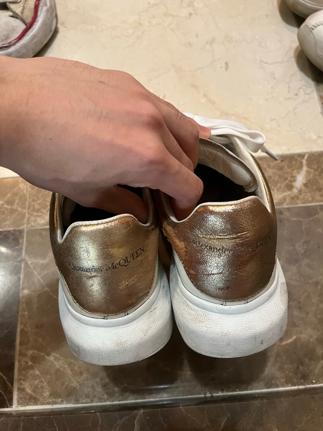 알렉산더 맥퀸 골드 40.5 (급처) 상품이미지3