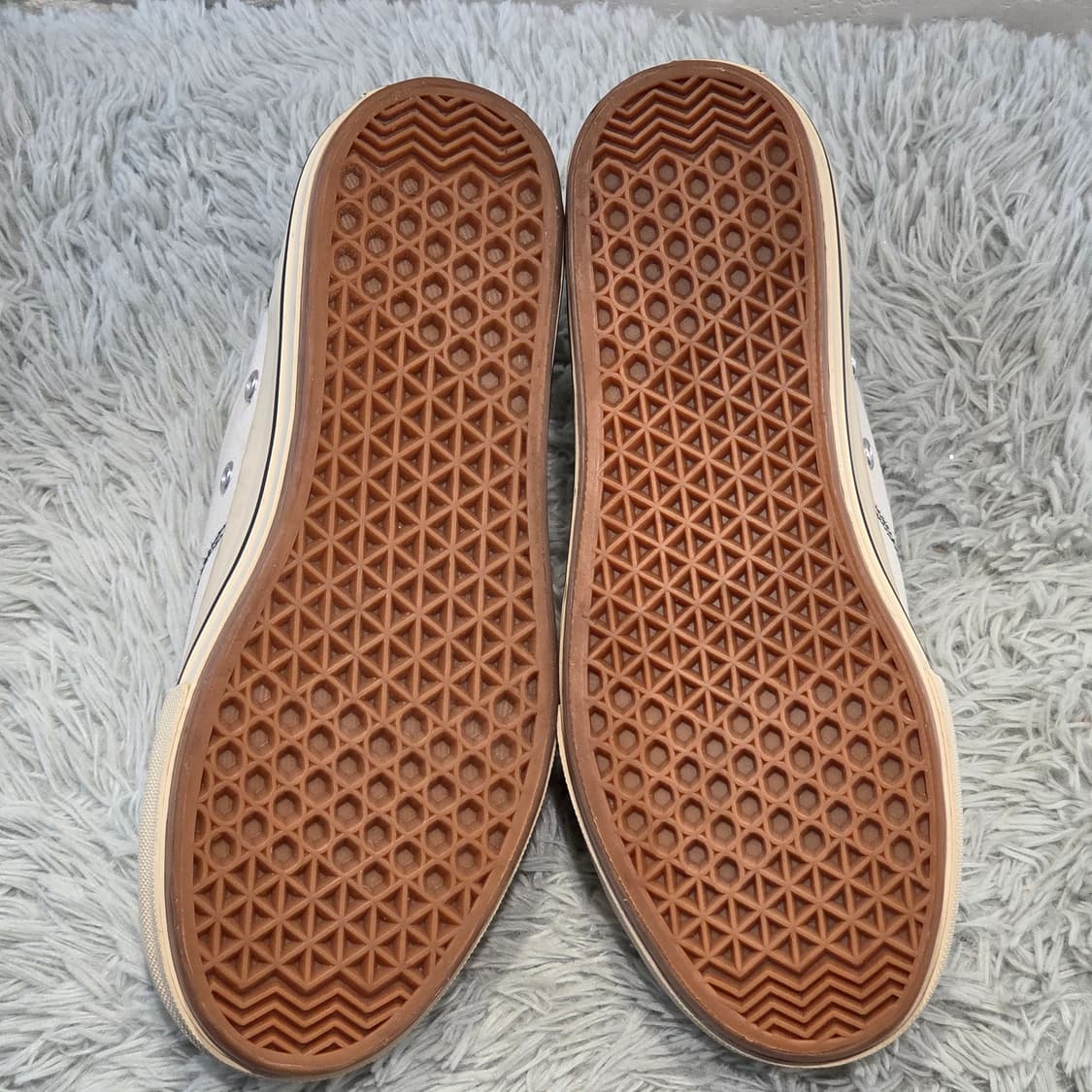 제품설명

클래식하면서도 데일리 활용도가 높은 아이보리 컬러의 로우 캔버 상품이미지9