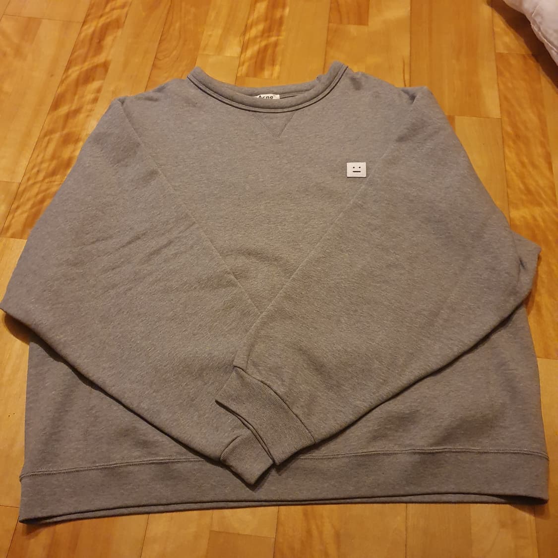 아크네 핀트페이스 맨투맨 상품이미지6