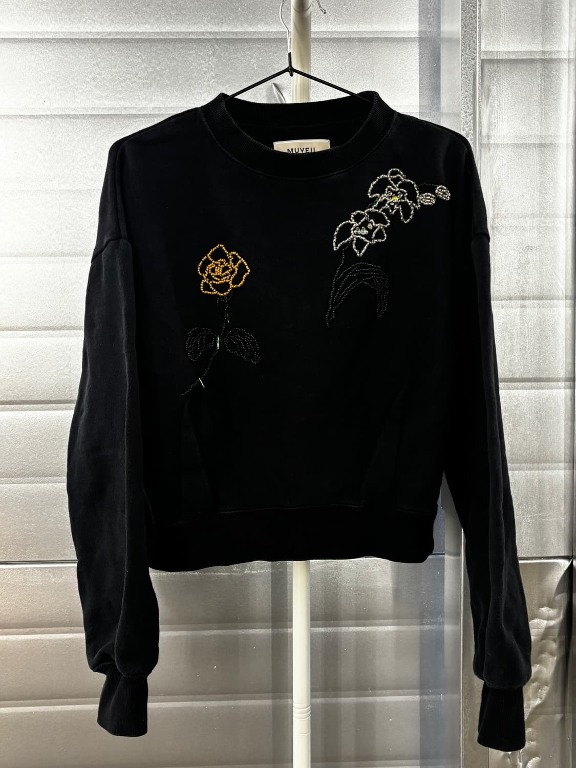 뮤베일 MUVEIL 38 블랙 꽃자수 맨투맨 상품이미지7