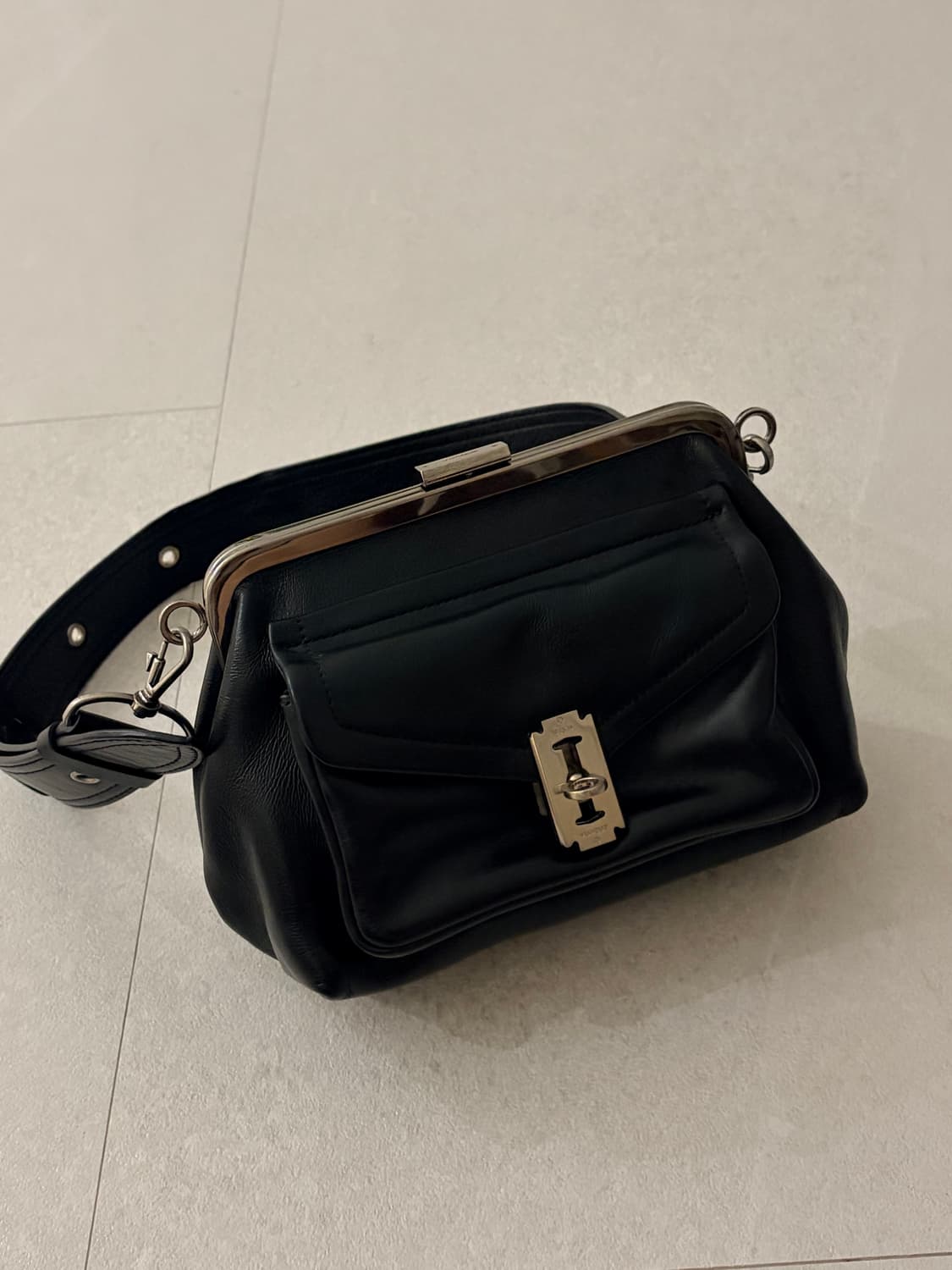 분크 오캄 두 카고 프레임 숄더 스몰백 상품이미지1