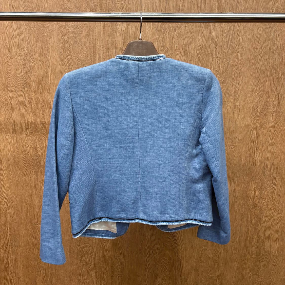 산드로 노카라 자켓 트위드 트리밍 라인 포켓 플랩 장식 디테일 블루 상품이미지3