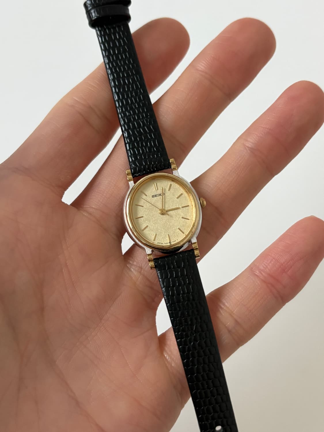 1980s Gold Bezel Oval Ladies Quartz 상품이미지2