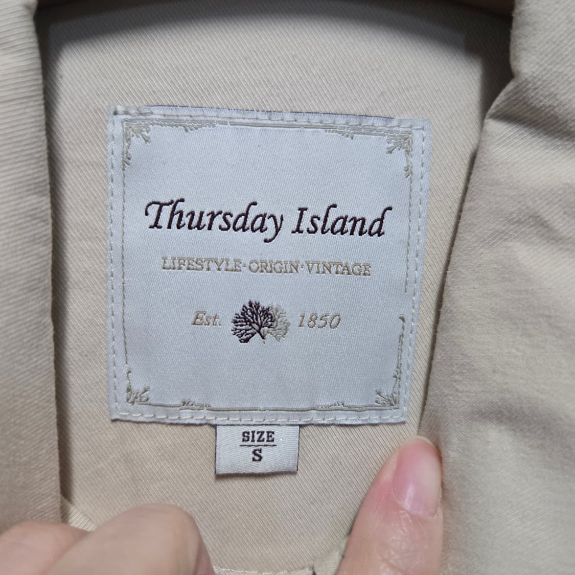 써스데이아일랜드 여밈 맥 트렌치 베이지색 코트  상품이미지5