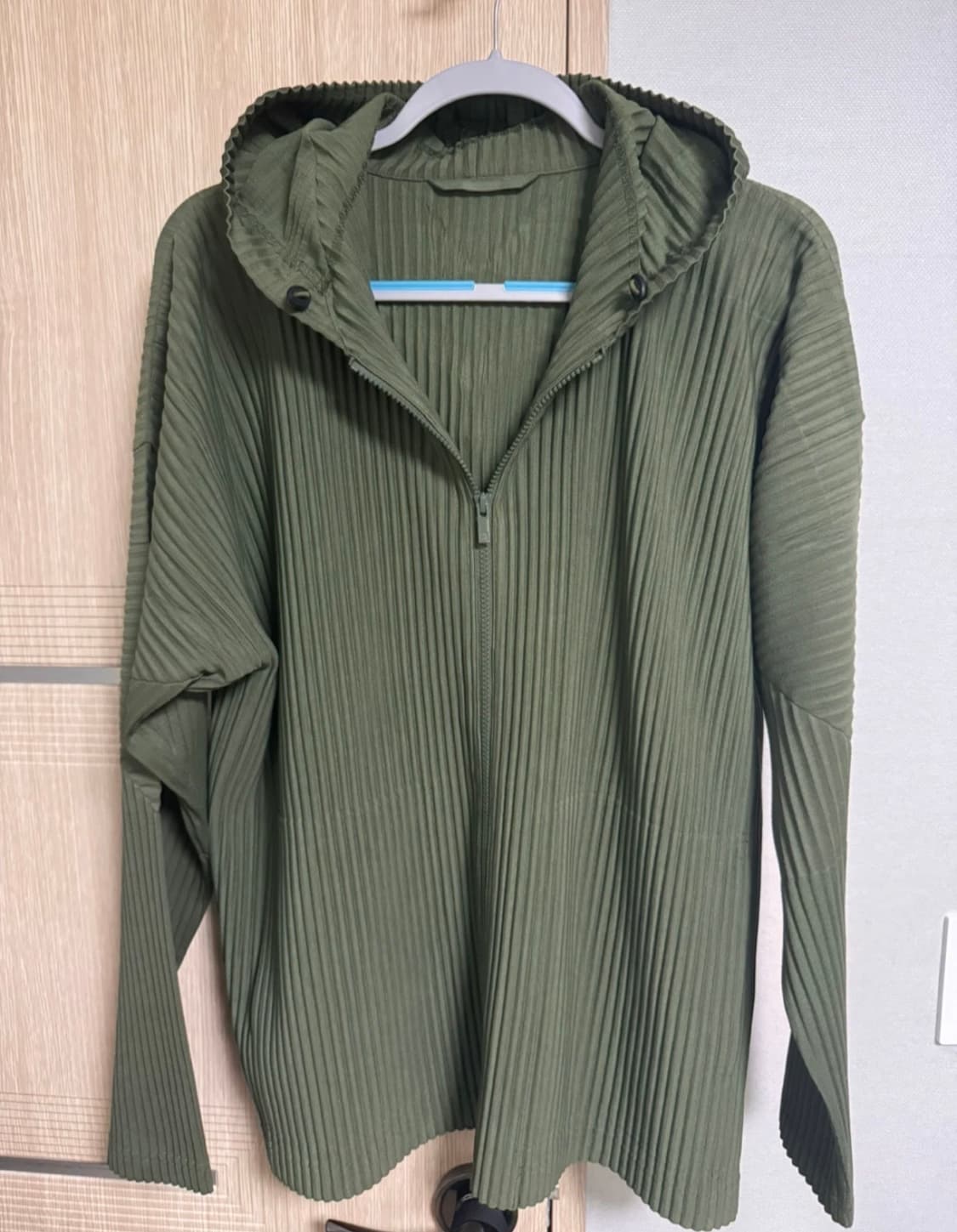 이세이미야케 옴므플리세 후드집업 카키 4size 상품이미지1