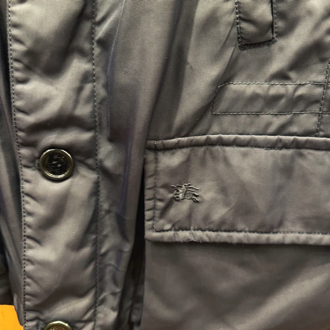 버버리 런던 하이넥 라이트웨이트 자켓 허리 스트링 포켓 디테일 네이비 상품이미지6