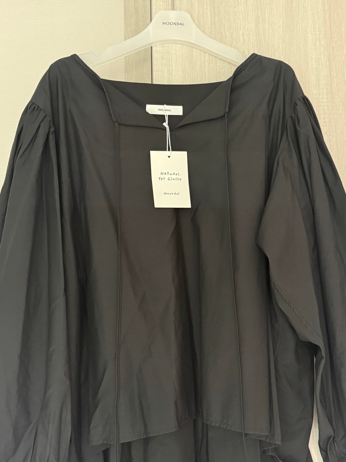 문달 Kori Strap Blouse in Black 새제품(택o) 상품이미지2