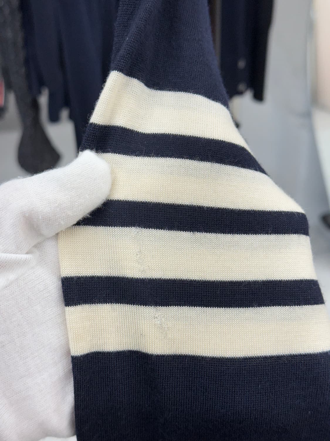 [2] 톰브라운 사선완장 메리노 울 가디건 상품이미지8