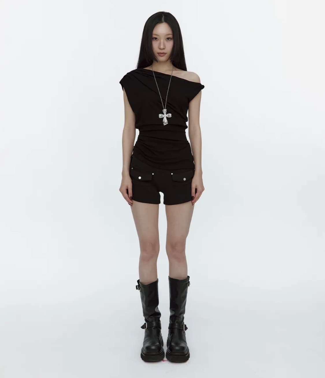 러프넥 Twist Strap Shirring Top 블랙 상품이미지2