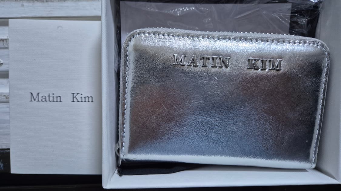(새상품) 마뗑킴 글로시 컴팩트 지갑 실버 상품이미지1